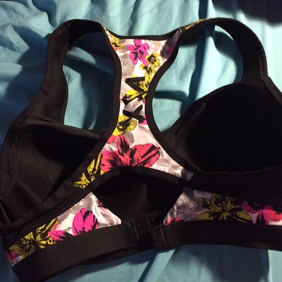 Victoria’s Secret sports bra - Picture 2 of 5